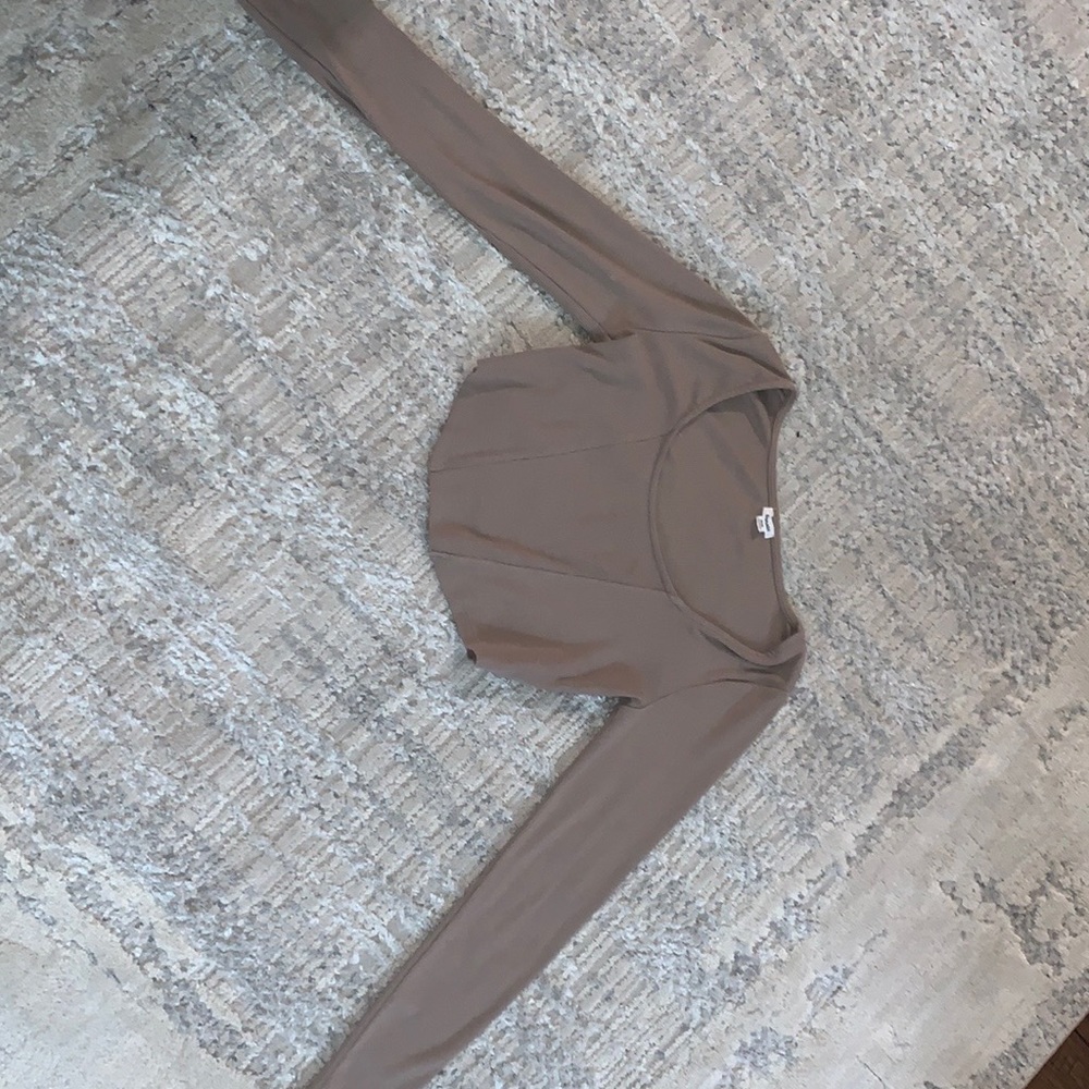 Medium, long sleeve light brow Garage top. Good condition